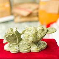 THIỀN THỪ 3 CHÂN NGẬM ĐỒNG TIỀN CÕNG BẮP CẢI TÀI LỘC ĐÁ NGỌC SERPENTINE NGANG 25CM ĐƯỢC GIỚI KINH DOANH ƯA CHUỘNG.