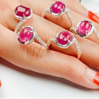 Nhẫn đá tourmaline hồng bọc khung bạc ta
