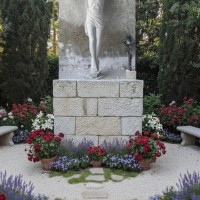 Tượng chúa Giê su chịu nạn đá trắng nguyên khối cao 1.2m T3630