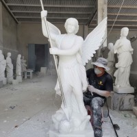 Tượng thiên thần cầm giáo đâm quỷ đá trắng cao 1m5 T3613