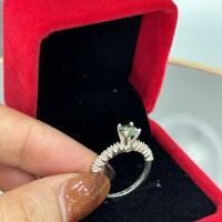 Nhẫn kim cương moissanite bọc bạc xanh lá cây