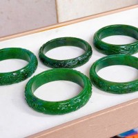 Vòng bản đá ngọc bích chạm siêu sang T3426