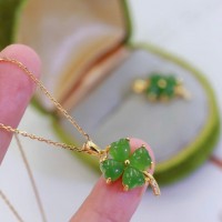 Mặt dây chuyền cỏ 4 lá đá ngọc bích T015