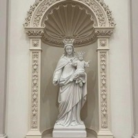 Tượng Đức Mẹ Maria bồng Chúa Giêsu hài đồng bằng đá trắng nguyên khối, cao 2m T3833