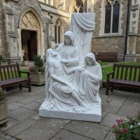 Tượng điêu khắc Đức Mẹ sầu bi, ôm thân xác Chúa Giêsu xuống khỏi thập giá bằng đá trắng, cao 2.5m T3826