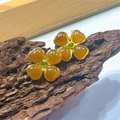 Bông Tai Cỏ Bốn Lá Ngọc Hoà Điền -T4020- Bông tai ngọc tự nhiên – món quà tinh tế dành tặng phái nữ trong những dịp đặc biệt.