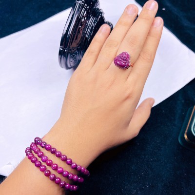 NHẪN DI LẶC ĐÁ RUBY BỌC BẠC THIẾT KẾ ĐƠN GIẢN NHƯNG VÔ CÙNG NỔI BẬT TÔN LÊN VẺ ĐẸP NGƯỜI DEO , ĐẲNG CẤP SANG TRỌNG