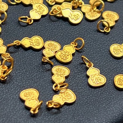 Charm bạc mạ tĩnh điện 24k hồ lô khắc chữ là vật phẩm phong thuỷ được rất nhiều ưu chuộng