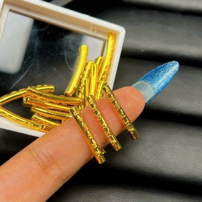 Charm vàng 24k lu thống được chạm khắc với biểu tượng Lục Tự Đại Minh Chú 