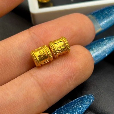 Charm vàng lu thống chạm kinh lục tự vàng 24K nguyên chất.