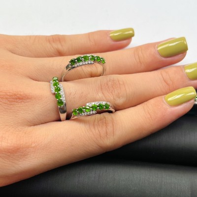 Nhẫn Diopside-với vẻ đẹp thanh thoát,nhã nhặn giúp người đep tôn lên sự sang trọng.