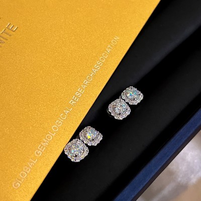 Bông tai kim moissanite vuông trắng 5mm đẳng cấp thời thượng.