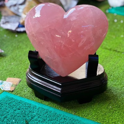 Đá hình trái tim thạch anh hồng nguyên khối tự nhiên