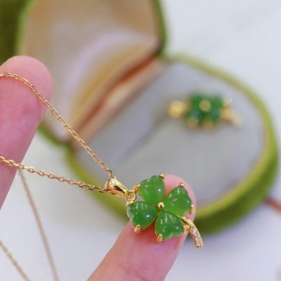 Mặt dây chuyền cỏ 4 lá đá ngọc bích T015