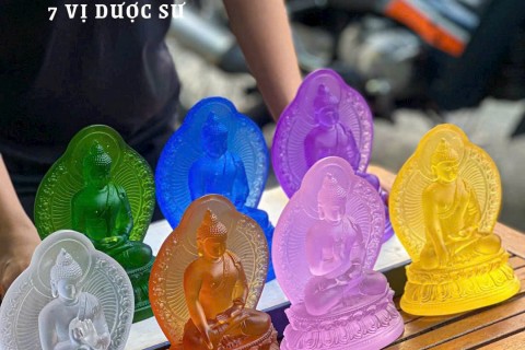 7 Vị Phật Dược Sư Lưu Ly – Ánh Sáng Chữa Lành, Bình An Cho Gia Đình Và Vượng Khí Cho Mọi Không Gian