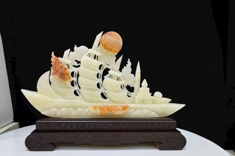 Thuyền Buồm Onyx Trắng Đỏ – Biểu Tượng Thuận Buồm Xuôi Gió, Chiêu Tài Đón Lộc