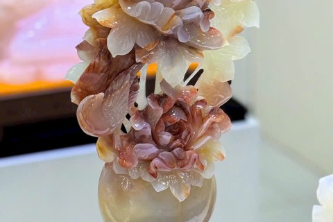 5 Yếu Tố Quyết Định Giá Trị Của Một Bức Cảnh Đá Ngọc Tự Nhiên Nguyên Khối