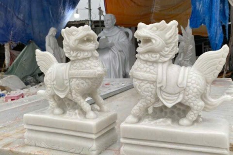 Điều Gì Làm Nên Vẻ Đẹp Của Một Cặp Nghê Đá Nguyên Khối Cao Cấp?