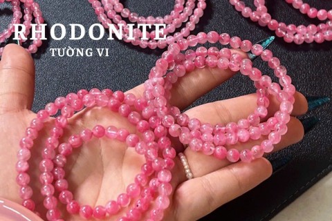 CÓ NÊN SỞ HỮU VÒNG TAY ĐÁ TƯỜNG VI CHUẨN TỰ NHIÊN