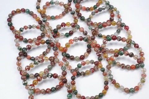 NHỮNG CÔNG DỤNG MÀ VÒNG TAY THẠCH ANH ƯU LINH ĐA SẮC ĐEM LẠI CHO GIA CHỦ TRONG PHONG THUỶ 