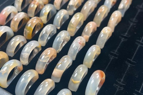 NHỮNG ĐIỀU CẦN BIẾT VỀ NHẪN ĐÁ HOA ANH ĐÀO TRONG PHONG THUỶ