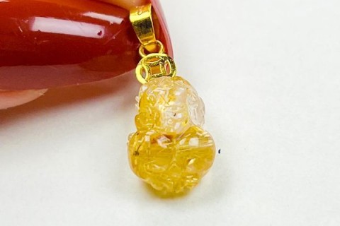  TỲ HƯU THẠCH ANH TÓC VÀNG CÓ Ý NGHĨA GÌ TRONG PHONG THUỶ?