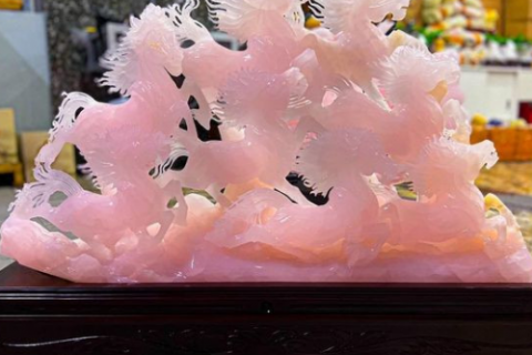 Ý NGHĨA PHONG THUỶ BỨC CẢNH MÃ ĐÁO THÀNH CÔNG THẠCH ANH HỒNG