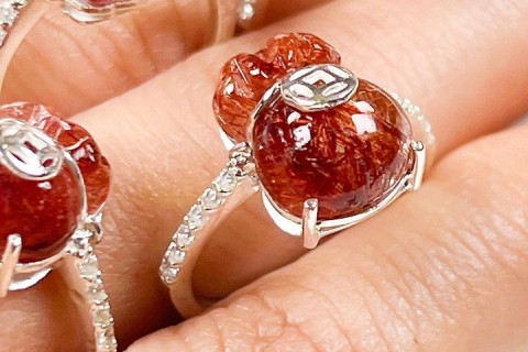 NHẪN ĐÁ THẠCH ANH TÓC ĐỎ MANG LẠI MAY MẮN CHO GIA CHỦ