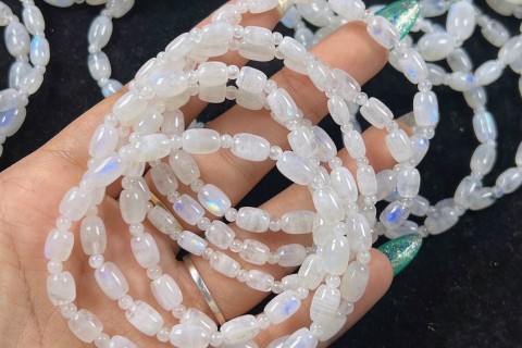 ĐÁ MOONSTONE VÀ CÔNG DỤNG TUYỆT VỜI CỦA NÓ!!