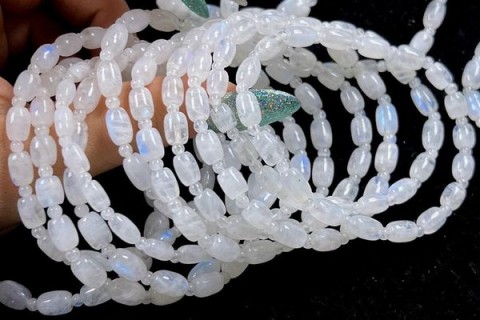 ĐÁ MOONSTONE LÀ GÌ - Ý NGHĨA CỦA NÓ TRONG PHONG THỦY NHƯ THẾ NÀO ?