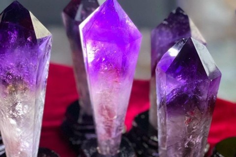 TRỤ THẠCH ANH TÍM - BIỂU TƯỢNG CỦA SỰ CHUNG THUỶ 