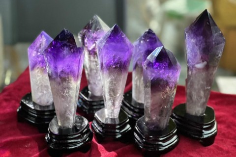 TRỤ THẠCH ANH LÀ GÌ ? Ý NGHĨA PHONG THỦY CỦA TỪNG TRỤ THẠCH ANH