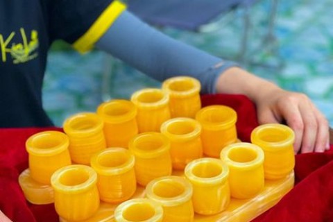 BÀN THỜ NÊN ĐẶT LY NƯỚC 3 CHẾN HAY 5 CHÉN ĐỂ TÀI LỘC NHIỀU QUANH NĂM.