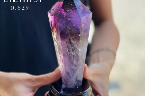 TRỤ ĐÁ THẠCH ANH TÍM - TƯỢNG TRƯNG CHO SỰ BÍ ẨN