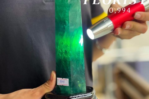 ĐẶC ĐIỂM NỔI BẬT CỦA TRỤ ĐÁ THẠCH ANH XANH TRONG PHONG THỦY