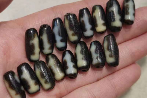 ĐÁ DZI TÂY TẠNG LÀ GÌ ? NGUỒN GỐC DZI TỪ ĐÂU TRONG PHONG THUỶ