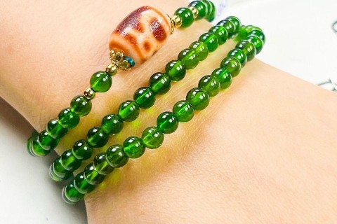 DIOPSIDE LÀ ĐÁ GÌ CÔNG DỤNG CỦA ĐÁ DIOPSIDE TRONG PHONG THỦY TRANG SỨC