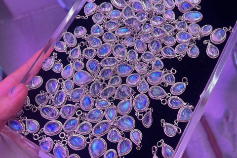 KHI MUA ĐÁ MẶT TRĂNG (MOONSTONE) CẦN LƯU Ý NHỮNG GÌ? 