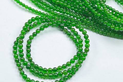 VÒNG TAY ĐÁ DIOPSIDE CÓ CÔNG DỤNG VÀ Ý NGHĨA GÌ ? 