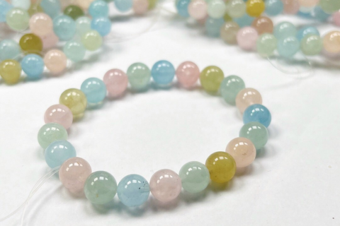 LÀM THẾ NÀO ĐỂ PHÂN BIỆT ĐƯỢC VÒNG TAY LÀM TỪ ĐÁ BERYL THẬT HAY GIẢ? 