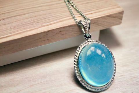 ĐÁ AQUAMARINE LÀ GÌ? VIÊN NGỌC NÀY CÓ CÔNG DỤNG VÀ Ý NGHĨA NHƯ THẾ NÀO? HỢP VỚI MỆNH GÌ? 