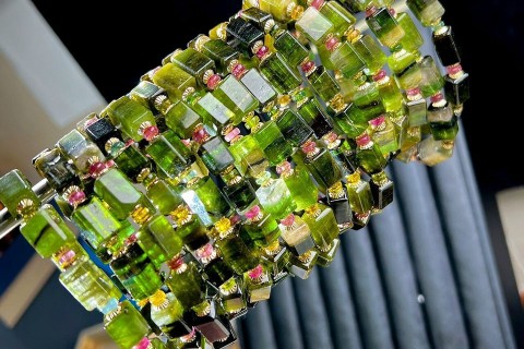 VÒNG TAY ĐÁ TOURMALINE XANH LÁ - PHÙ HỢP VỚI MỆNH NÀO TRONG PHONG THỦY
