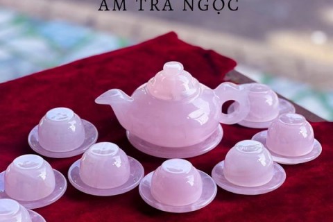 CÔNG DỤNG VÀ Ý NGHĨA CỦA BỘ ẤM TRÀ ĐÁ THẠCH ANH HỒNG TỰ NHIÊN NGUYÊN KHỐI