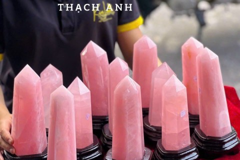 TRỤ ĐÁ THẠCH ANH HỒNG - VIÊN ĐÁ CỦA SỰ YÊU THƯƠNG, CHUNG THUỶ