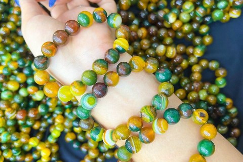 TÌM HIỂU VỀ Ý NGHĨA VÀ CÔNG DỤNG VÒNG TAY ĐÁ MÃ NÃO MANG LẠI