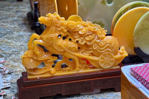 Giải Mã Cơn Sốt Tượng Ngựa Ngọc Hoàng Long: Vật Phẩm Tượng Trưng Cho Bứt Phá & Thăng Tiến