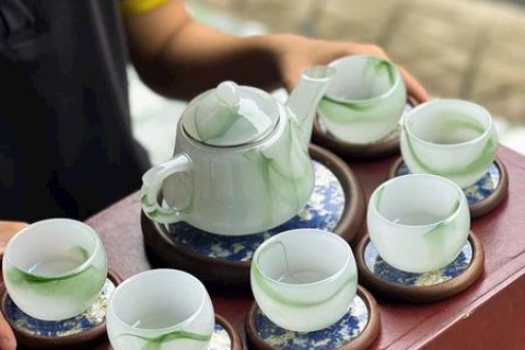 BỘ ẤM TRÀ ĐÁ MÃ NÃO MỘT LOẠI ĐÁ VỚI NHIỀU MÀU SẮC 