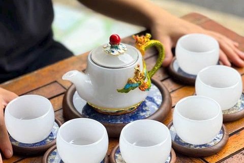 SET BỘ ẤM TRÀ ĐÁ MÃ NÃO TỰ NHIÊN ĐƯỢC SỬ DỤNG RẤT NHIỀU TRONG THỜI NAY 