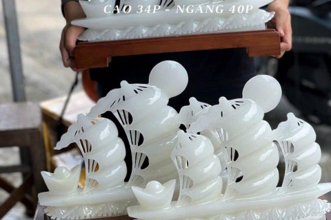 BỨC CẢNH THUYỀN BUỒM ĐÁ BẠCH NGỌC - MANG Ý NGHĨA THUẬN LỢI, HANH THÔNG