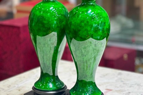 Cặp Lục Bình Đá Lông Công Hợp Mệnh Gì? Hướng Dẫn Chọn Theo Tuổi Chuẩn Phong Thủy
